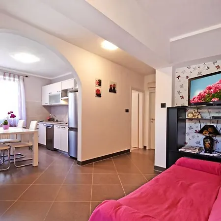 Orhideja Apartment *