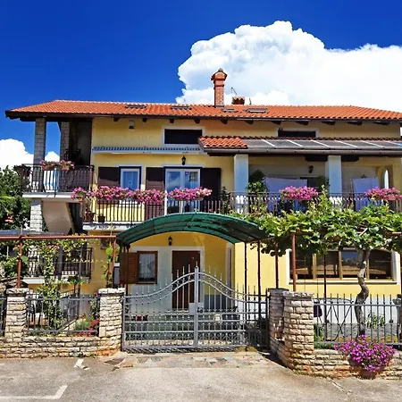 Apartament Orhideja *